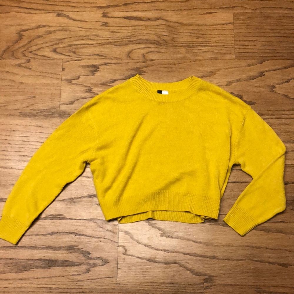 yellow cropped womans h&m sweater